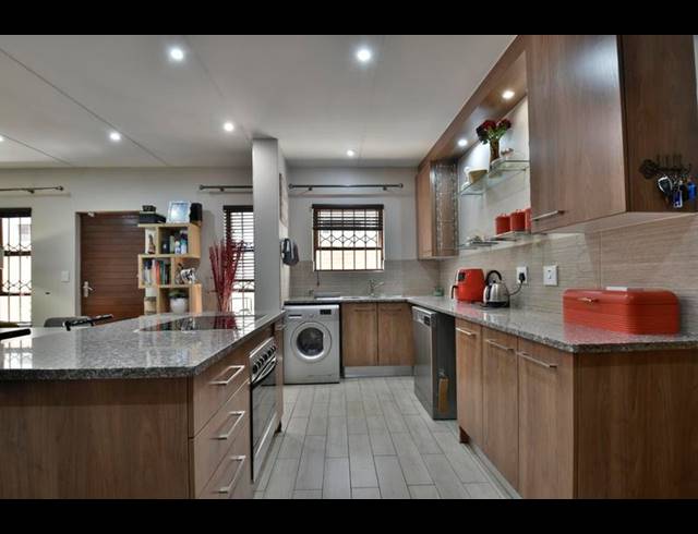 3 BEDROOM HOUSE FOR SALE IN FERNDALE